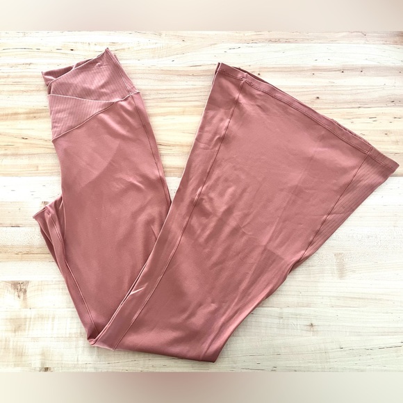 Aerie Offline Real Me Super Flare Leggings, Sz L (Inseam 33.5”) - Picture 2 of 13